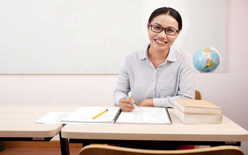 Ilustrasi guru BK sedang berada di ruangannya (freepik.com/pressfoto)
