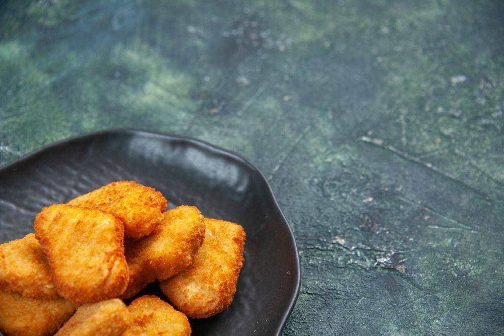 spicy chicken (freepik.com/mdjaff)