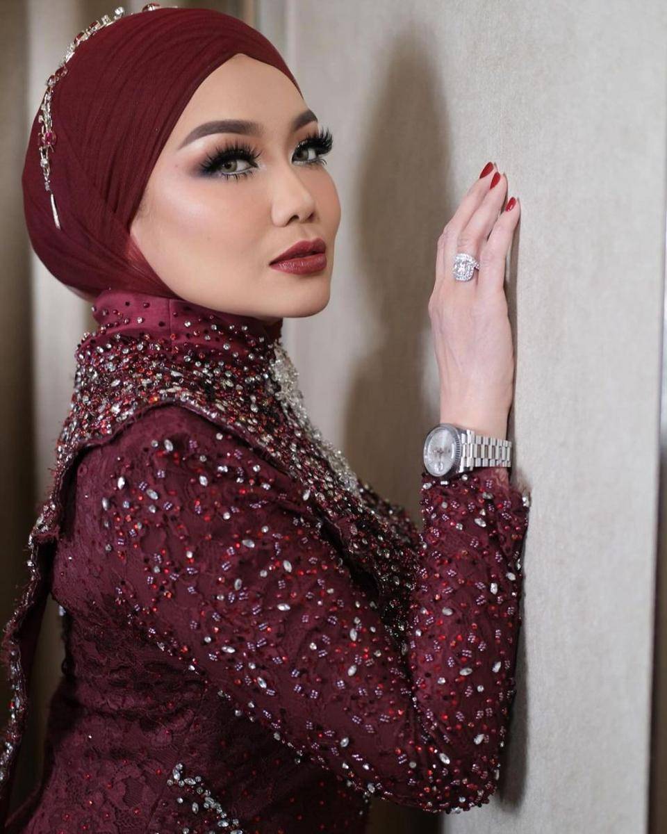 Reza Artamevia di resepsi pernikahan Thariq Halilintar dan Aaliyah Massaid. (Instagram.com/anpasuha_official)