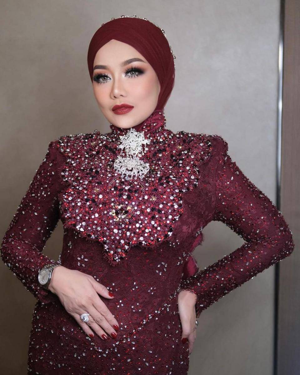 Reza Artamevia di resepsi pernikahan Thariq Halilintar dan Aaliyah Massaid. (Instagram.com/anpasuha_official)