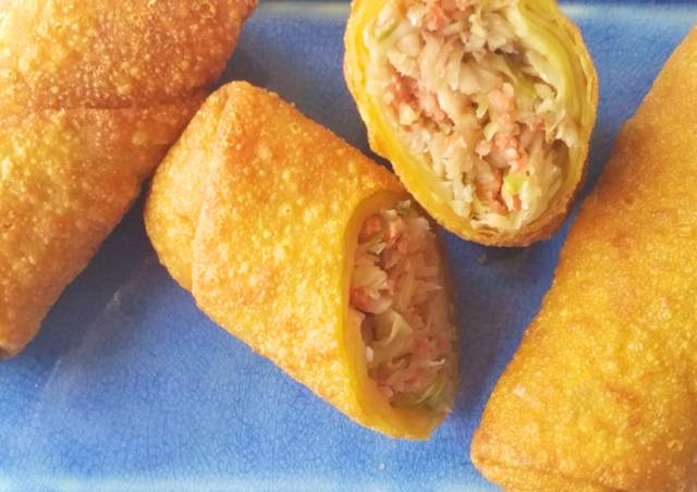 egg roll (commons.wikimedia.org/Skunkhaus)