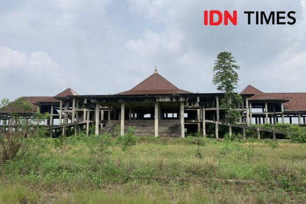 Gedung DPRD Komplek Projek Kota Baru Lampung. (IDN Times/Rohmah Mustaurida)