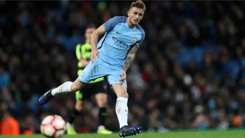 Aleix Garcia saat masih membela Manchester City. (bundesliga.com)