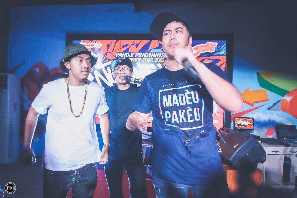 Potret Pandji saat melakukan tour Nusantarap pada 2015 silam. (X.com/pandji)