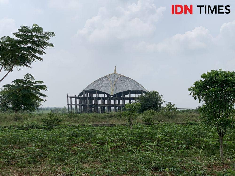 Gedung DPRD Komplek Projek Kota Baru Lampung. (IDN Times/Rohmah Mustaurida)