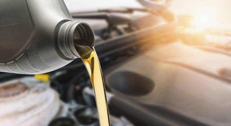ilustrasi oli mobil (caranddriver.com)