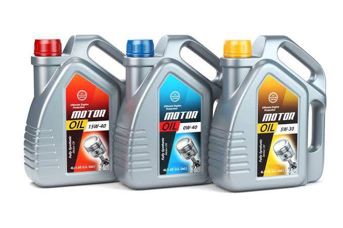 ilustrasi oli mobil (debrouxautomotive.com)
