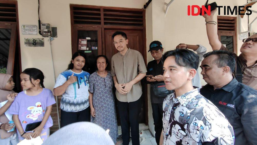 Gibran Rakabuming dan KGPAA Mangkunegara X blusukan ke Kampung Semanggi, Solo. (IDN Times/Larasati Rey)