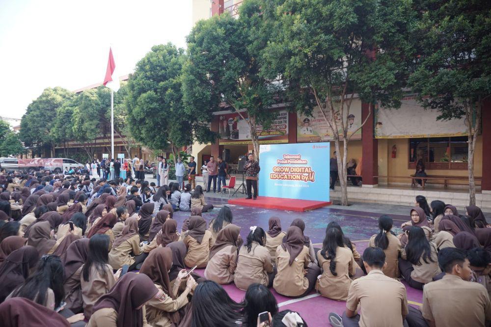SMA YP Unila Terima Bantuan Grow Digital Education Konsep Ekskul By.U