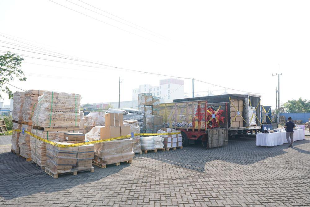 Kosmetik-Produk Makanan Minuman Impor Ilegal Rp5,3 M Dimusnahkan