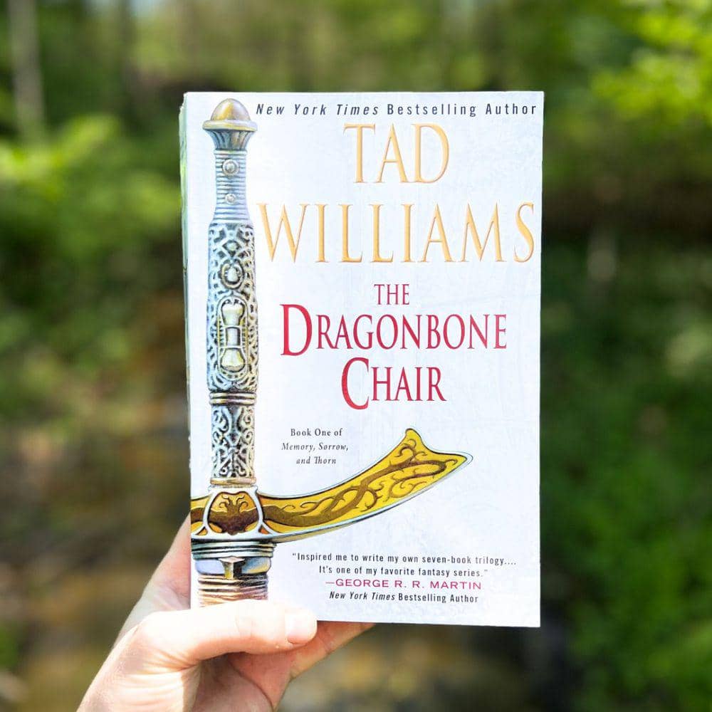 "The Dragonbone Chair" oleh Tad Williams. instagram.com/dawbooks