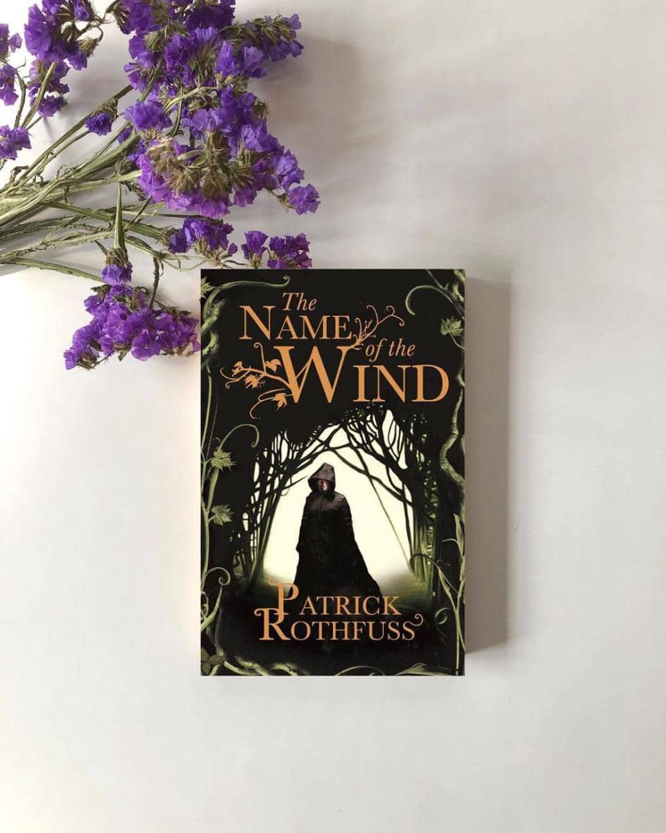 "The Name of the Wind" oleh Patrick Rothfuss. instagram.com/littlelibrary_and_coffeeshop