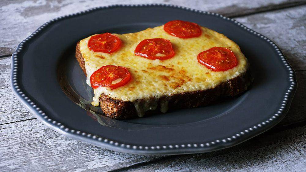 ilustrasi pizza toast (pexels.com/Suzy Hazelwood)