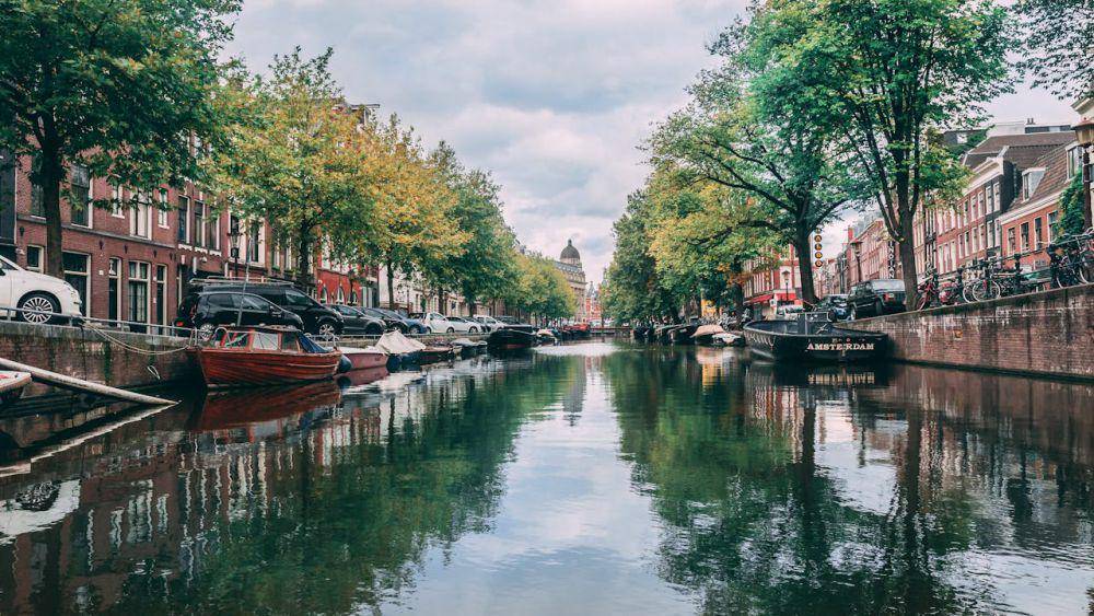 Amsterdam, Belanda (pexels.com/Chait Goli)