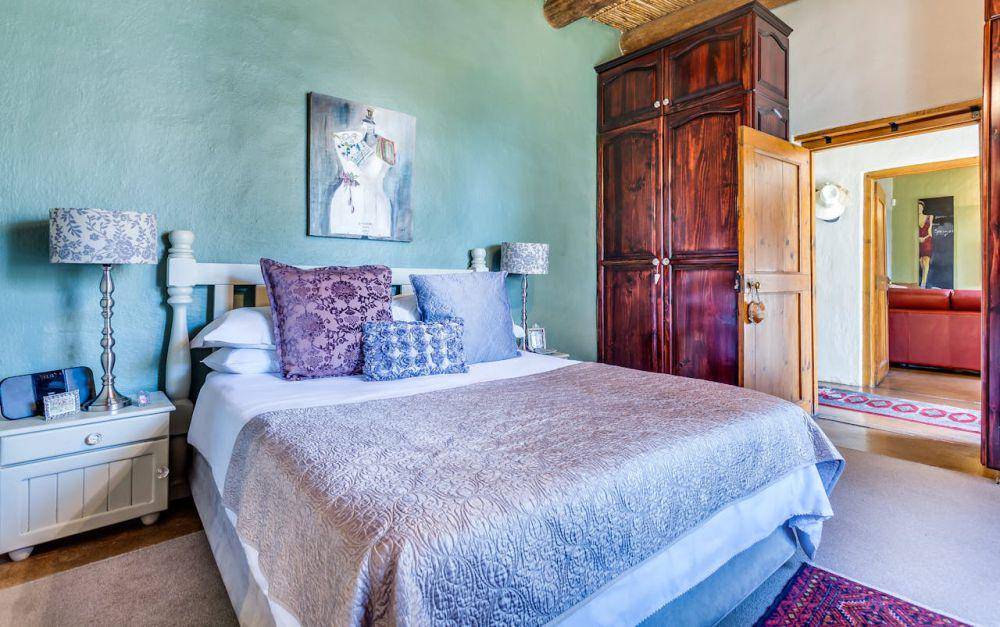 kamar dengan konsep maksimalis (pexels.com/ Jean van der Meulen)