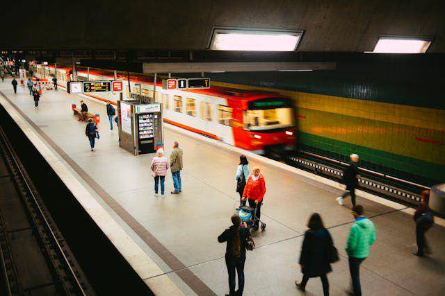 ilustrasi transportasi umum (pexels.com/Markus Spiske)