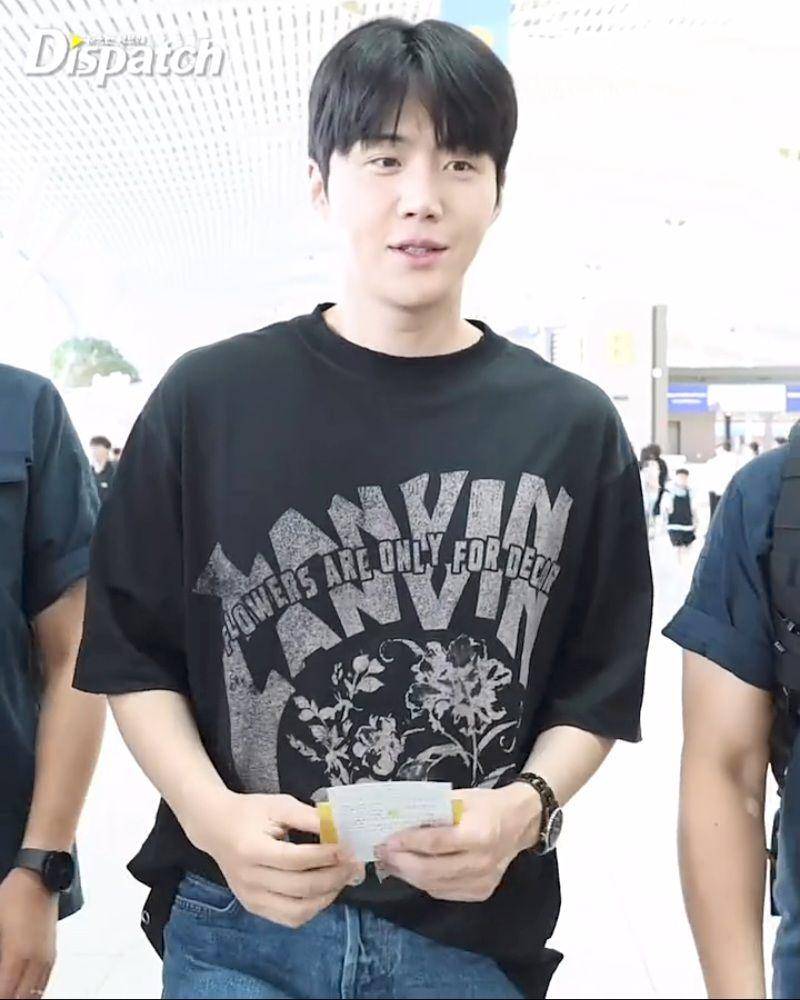 potret Kim Seon Ho berangkat Jakarta (instagram.com/koreadispatch)