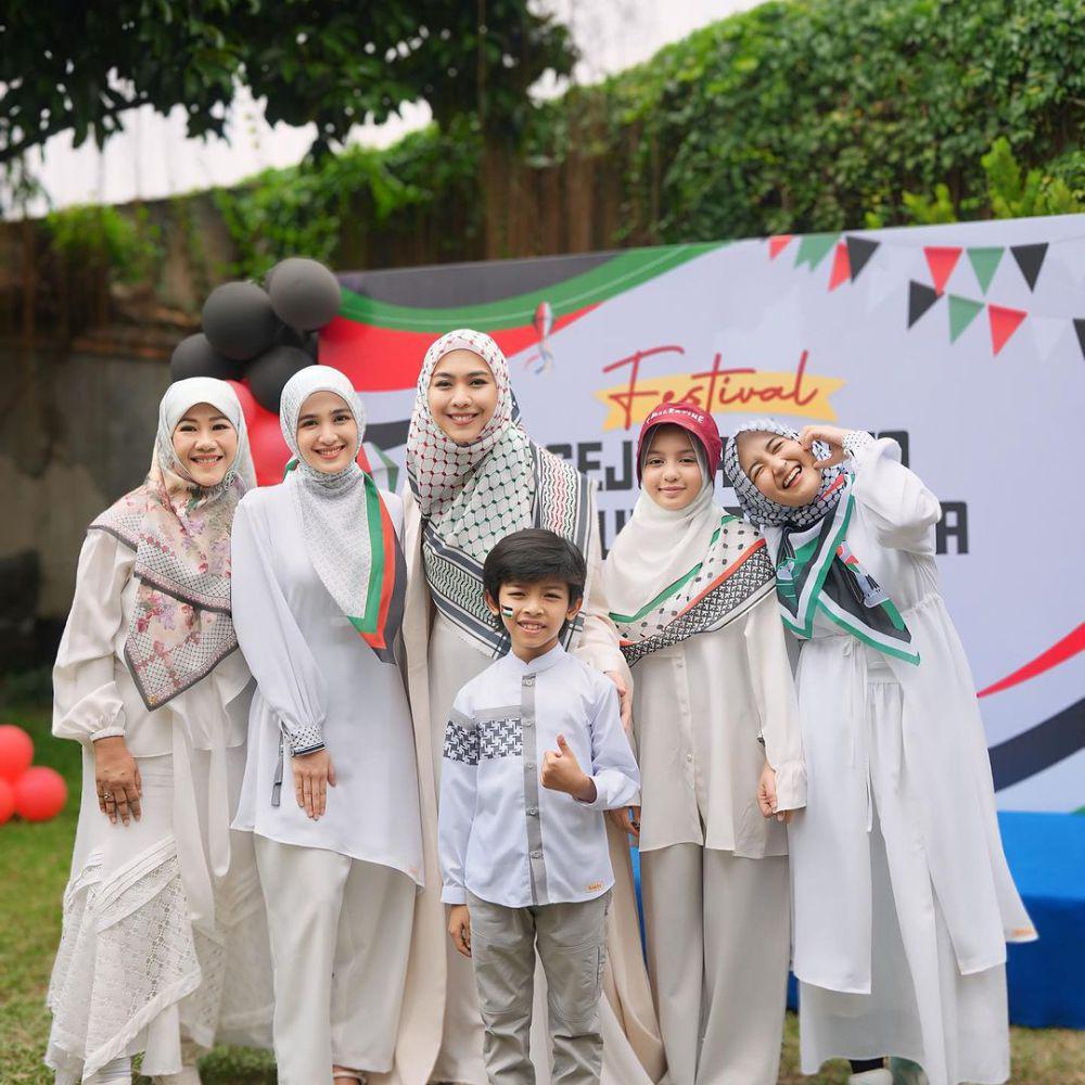Oki Setiana Dewi di lokasi syuting film Gaza (okisetianadewi)