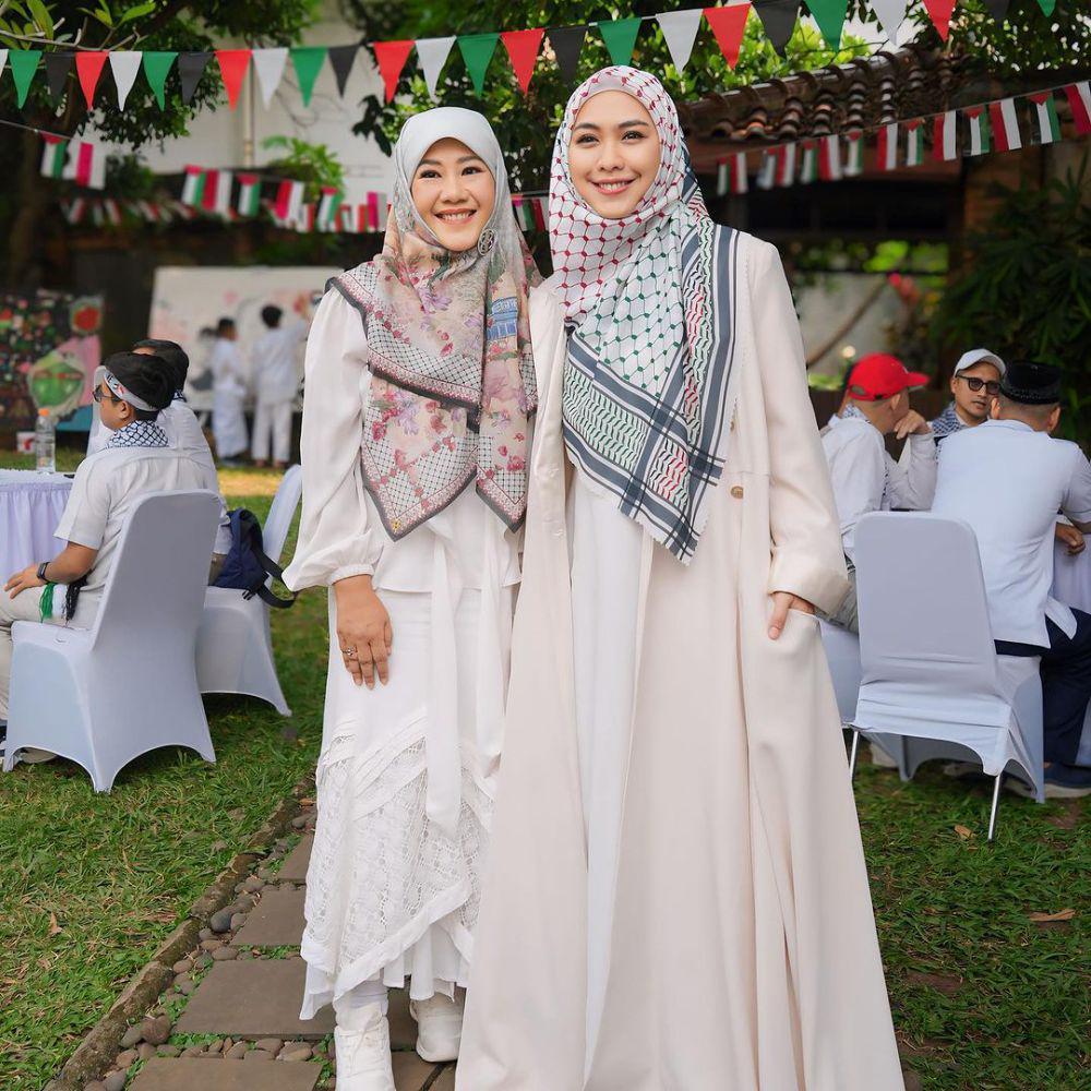 Oki Setiana Dewi di lokasi syuting film Gaza (okisetianadewi)