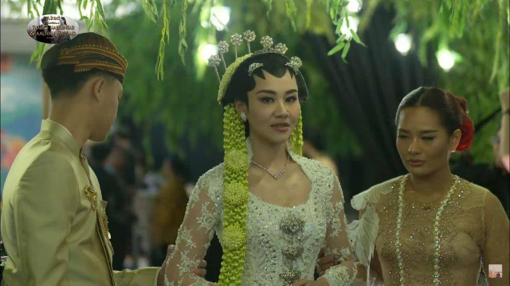 Gaya Aaliyah Massaid di Akad Nikah (YouTube.com/@ThariqHalilintar)
