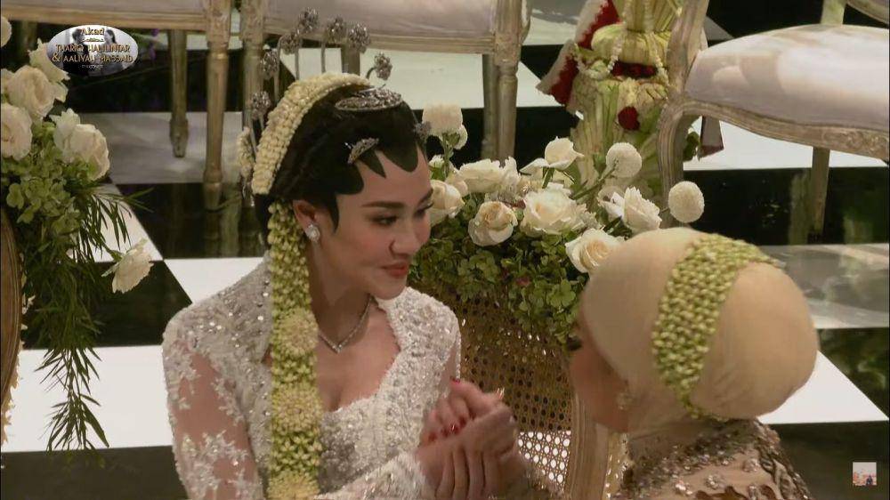 Gaya Aaliyah Massaid di Akad Nikah (YouTube.com/@ThariqHalilintar)