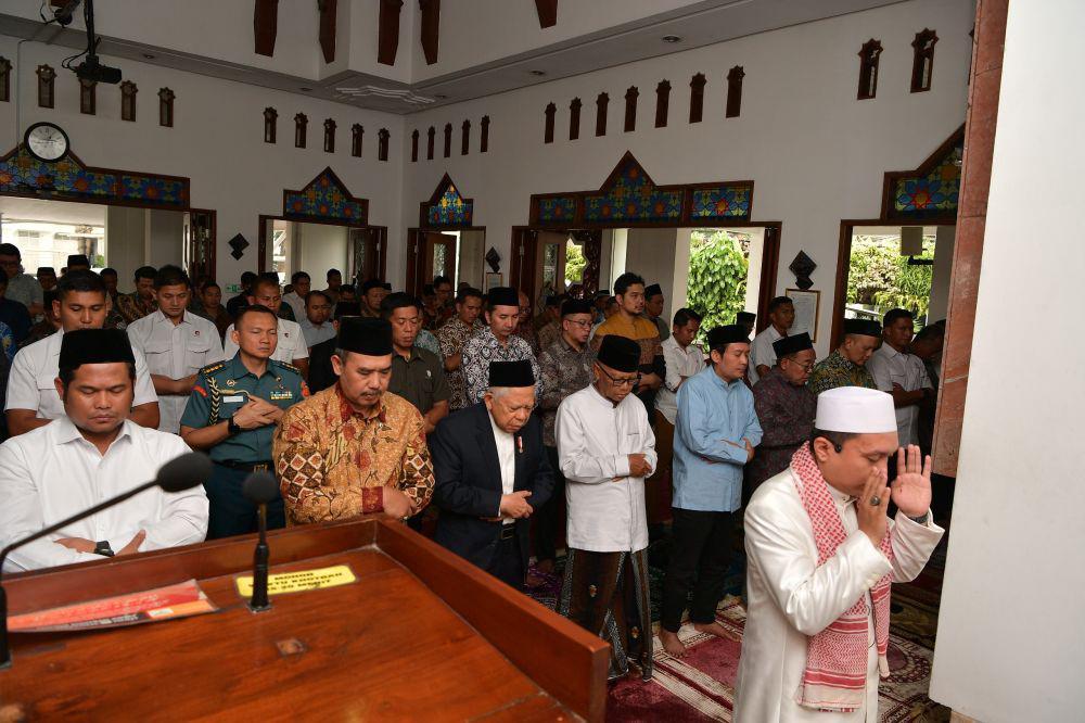 Ma'ruf Amin Gelar Salat Ghaib untuk Wapres ke-9 Hamzah Haz