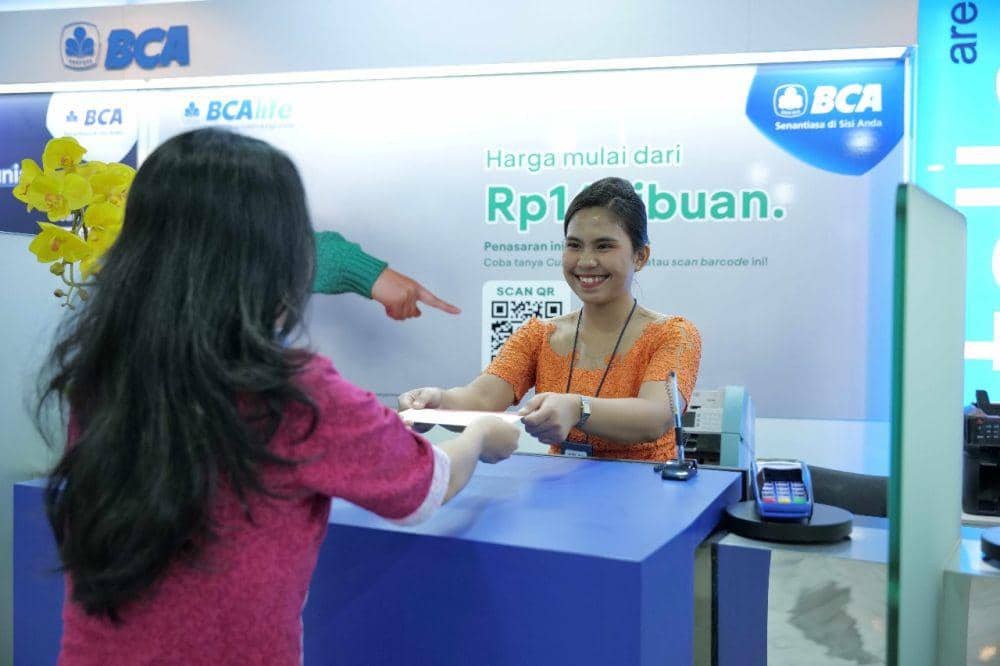 Lestarikan Wastra Indonesia, BCA Usung Gerakan #InsanBCABerkebaya2024