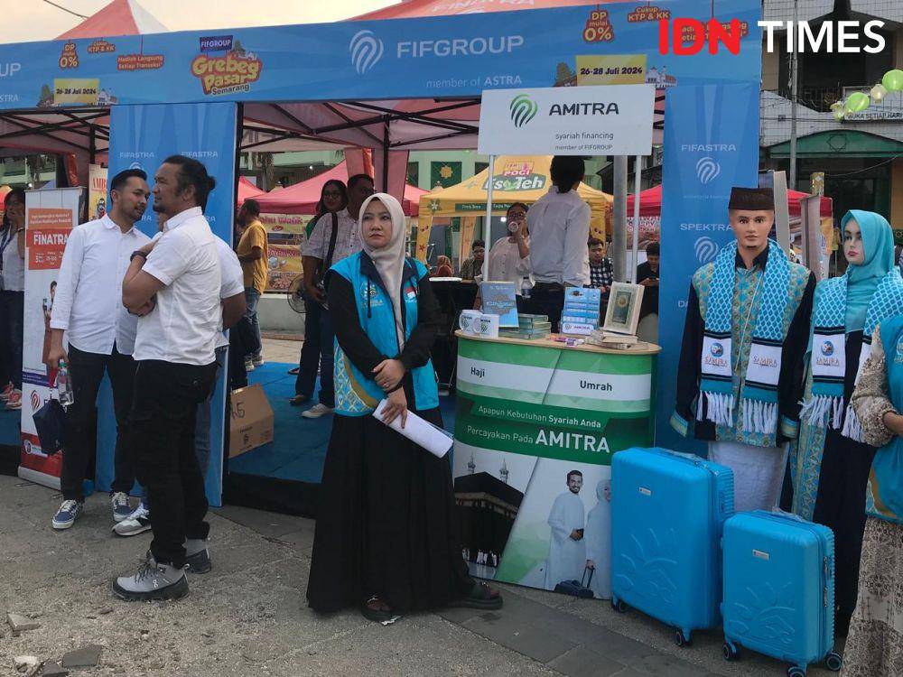 Suasana FIFGROUP Grebeg Pasar di Alun-Alun Masjid Agung Kauman, Semarang. (IDN Times/Dhana Kencana)