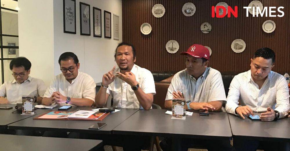 Kepala FIFGROUP Cabang Semarang, Muhammad Rizal A Ohorella memberikan keterangan pers mengenai FIFGROUP Grebeg Pasar di Alun-Alun Masjid Agung Kauman, Semarang. (IDN Times/Dhana Kencana)