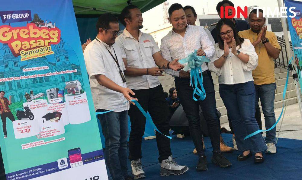 Pembukaan FIFGROUP Grebeg Pasar di Alun-Alun Masjid Agung Kauman, Semarang. (IDN Times/Dhana Kencana)