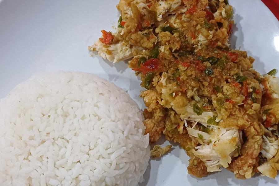 [QUIZ] Pilih Ayam Penyet atau Ayam Geprek, Kami Tahu Sifat Aslimu Lho!