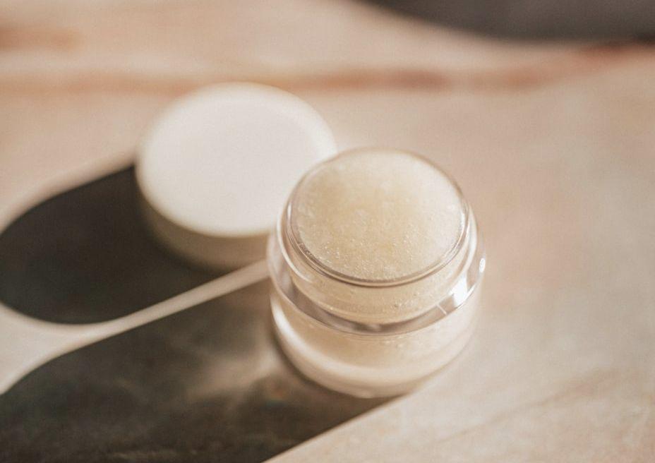 4 Krim Malam dengan Kandungan Alpha Arbutin, Bikin Kulit Cerah!