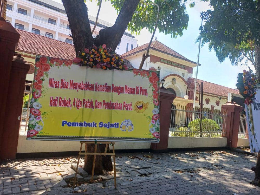 Gegara Bebaskan Ronald Tannur, PN Surabaya Banjir Karangan Bunga