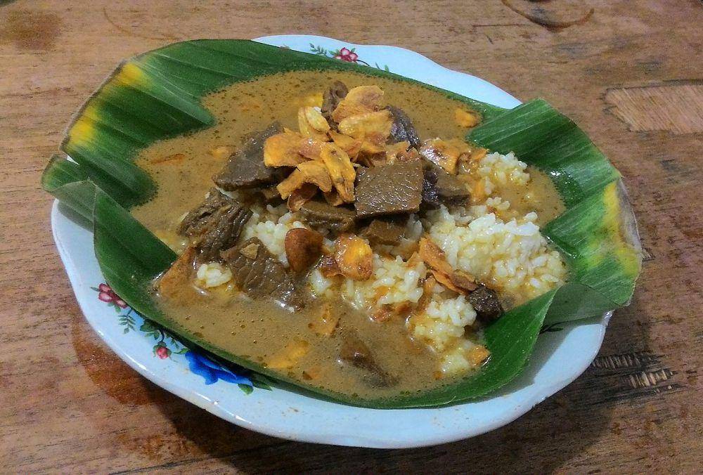 nasi gandul (commons.wikimedia.org/Gunkarta)