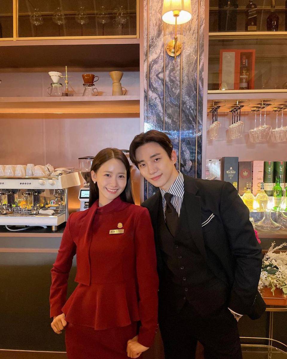 Yoona SNSD dan Junho 2PM di King The Land (instagram.com/le2jh)