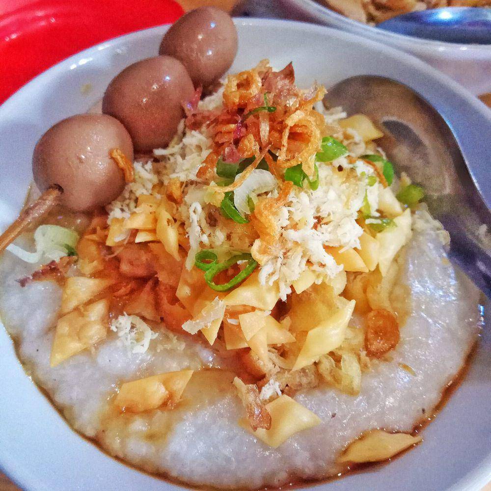 bubur ayam (commons.wikimedia.org/Shinta_amalia)