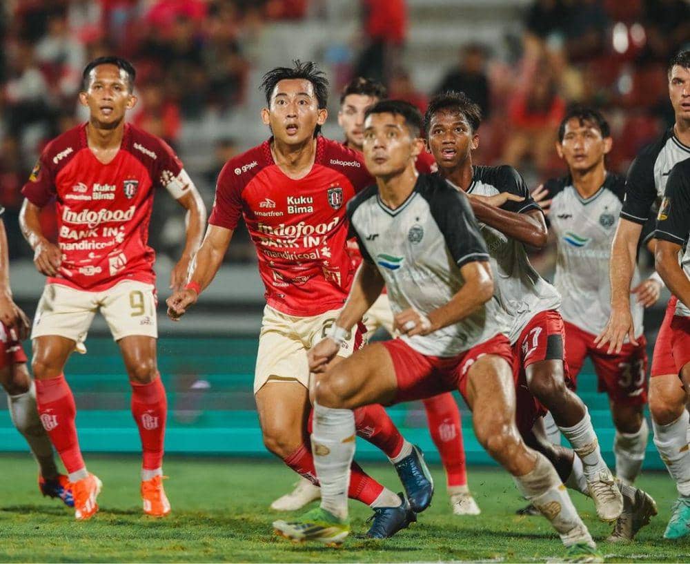 Pemain Bali United dan Persija Jakarta. (Instagram.com/baliunitedfc)