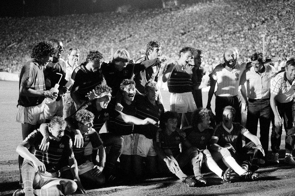 Skuad Prancis saat meraih medali emas di Olimpiade 1984. (twitter.com/FIFAcom)