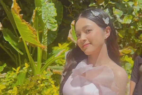 7 Potret Eca Aura Jadi Bridesmaid Pernikahan BTR Valezka