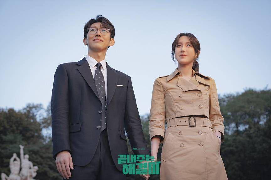 Still cut Lee Ji Ah dan Kang Ki Young di drama Queen of Divorce (dok.JTBC Drama/Queen of Divorce)