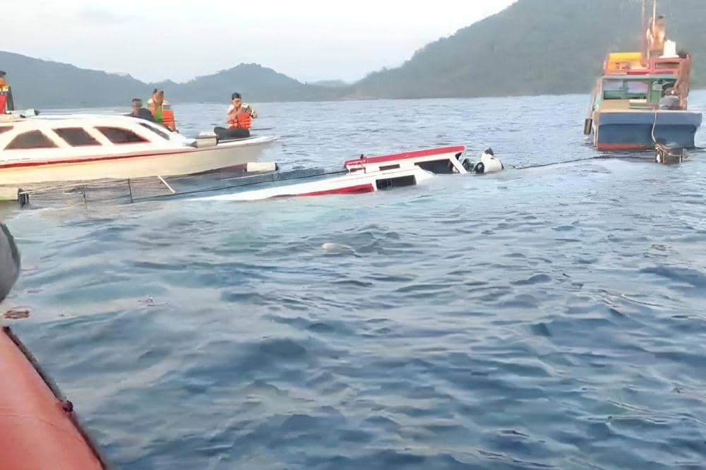 KM Samarinda yang tenggelam di perairan Kabupaten Anambas, Provinsi Kepulauan Riau (Istimewa)