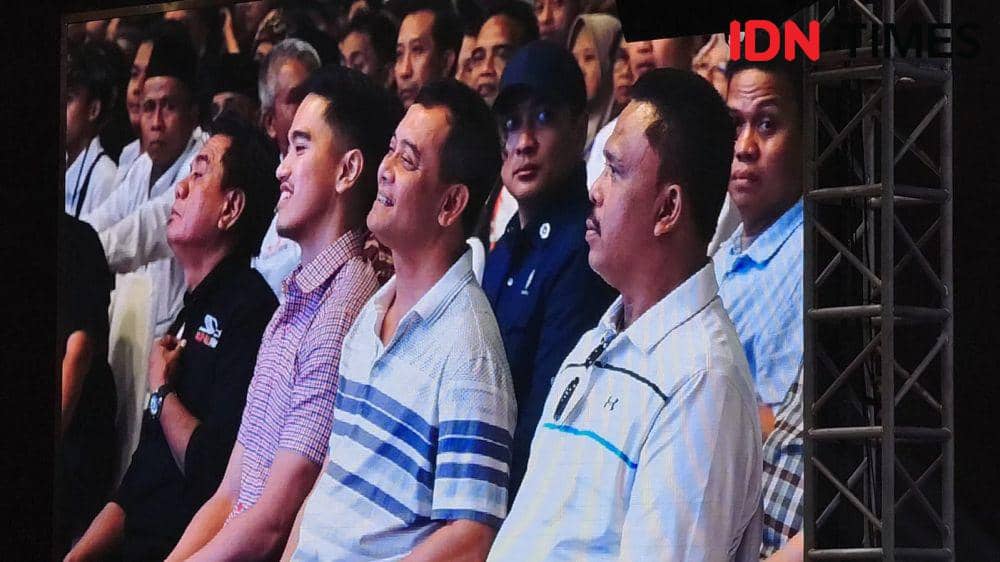 Kaesang Pangarep dan Kapolda Jawa Tengah di acara Munas Alap-Alap Jokowi. (IDN Times/Larasati Rey)