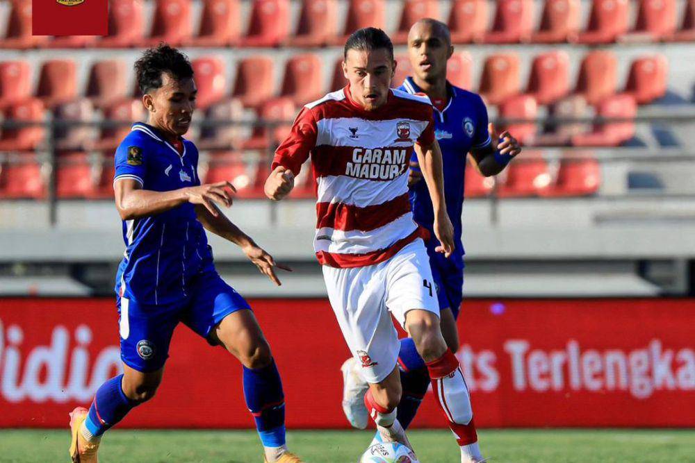 Madura United dalam laga melawan Arema FC pada laga penutup fase Grup B Piala Presiden 2024. (instagram.com/maduraunited.fc)