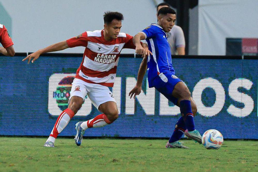 Madura United dalam laga melawan Arema FC pada laga penutup fase Grup B Piala Presiden 2024. (instagram.com/maduraunited.fc)