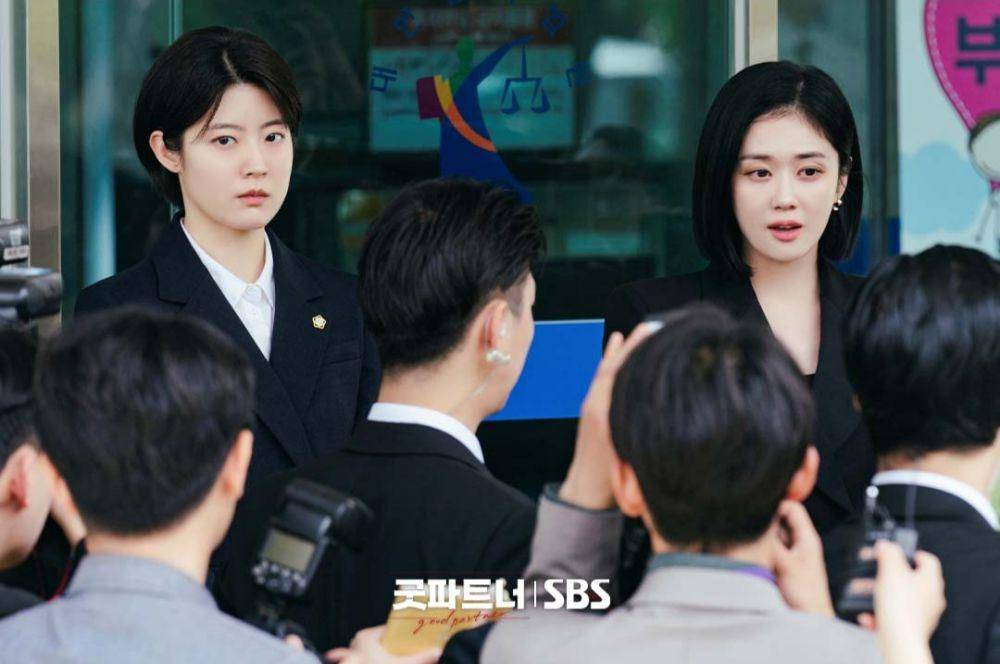 Nam Ji Hyun dan Jang Na Ra di Good Partner (instagram.com/sbsdrama.official)
