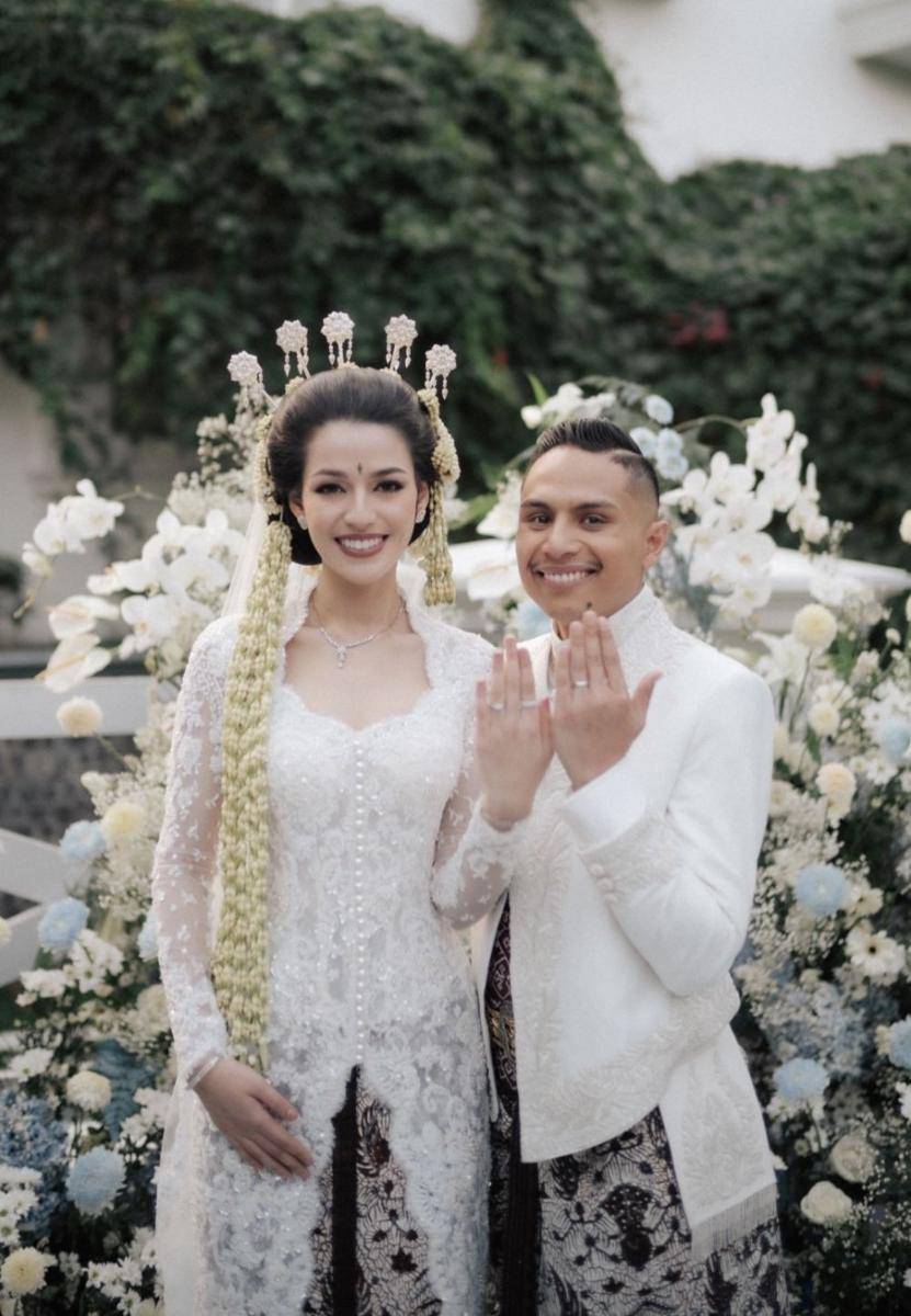 Kebaya pernikahan Susan Sameh (instagram.com/pyaraphoto)