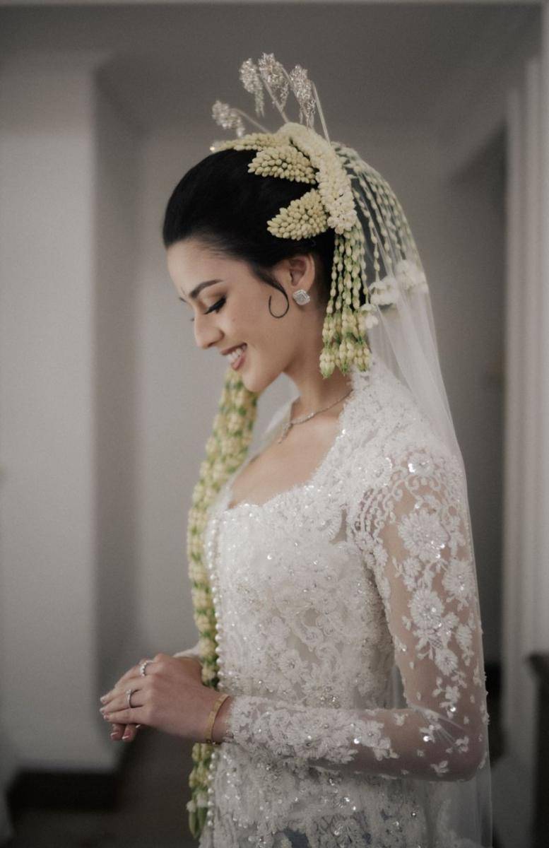Kebaya pernikahan Susan Sameh (instagram.com/pyaraphoto)