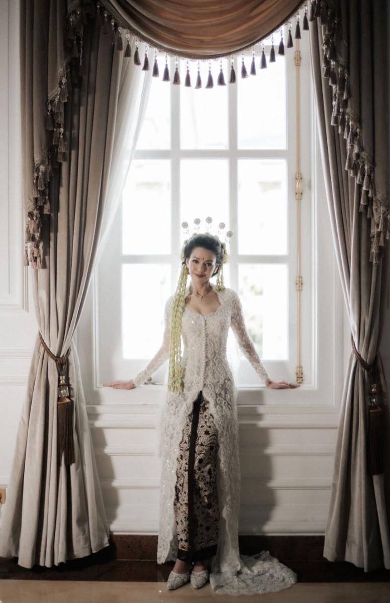 Kebaya pernikahan Susan Sameh (instagram.com/pyaraphoto)
