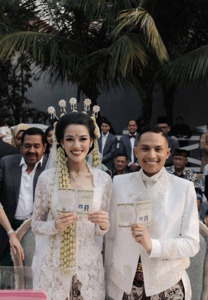 Kebaya pernikahan Susan Sameh (instagram.com/pyaraphoto)