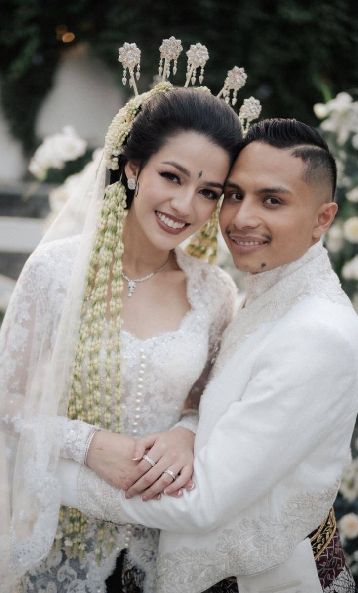 Kebaya pernikahan Susan Sameh (instagram.com/pyaraphoto)